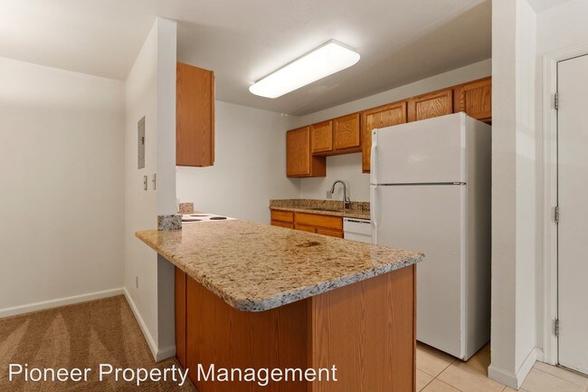 Building Photo - 2 br, 2 bath House - 13093 W Cedar Dr  #321
