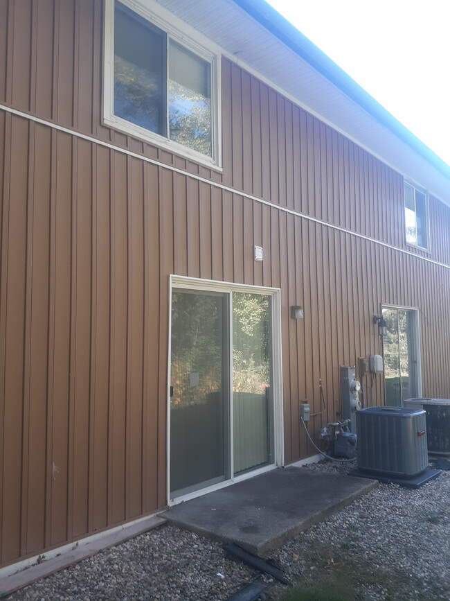 Back siding doors off kitchen patio - 910 Morningside Ln