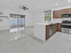 Building Photo - 1350 Crystal Way