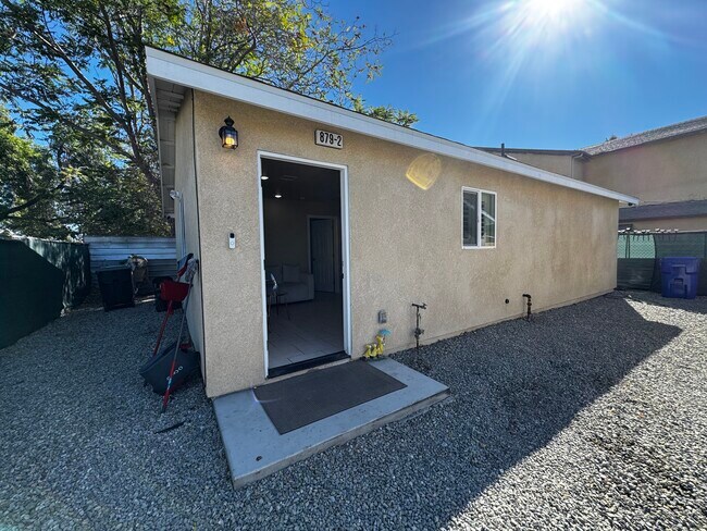 Foto del edificio - 879 N Mountain View Ave