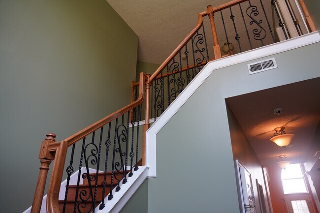 Vista de la entrada de la escalera - 416 Edencrest Ct