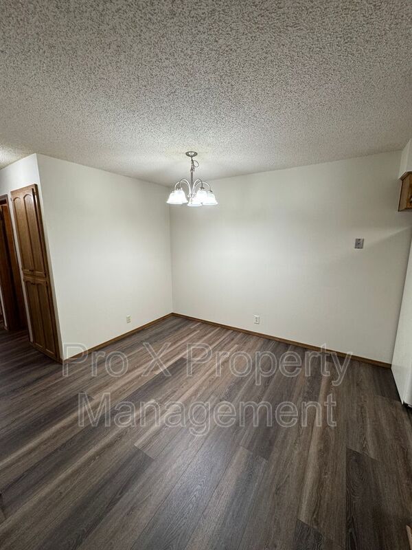 Foto del edificio - 300-310 Streamside Ct