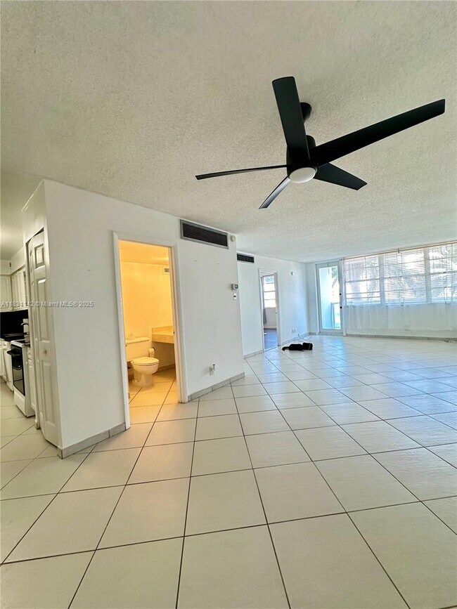 Building Photo - 6770 Indian Creek Dr