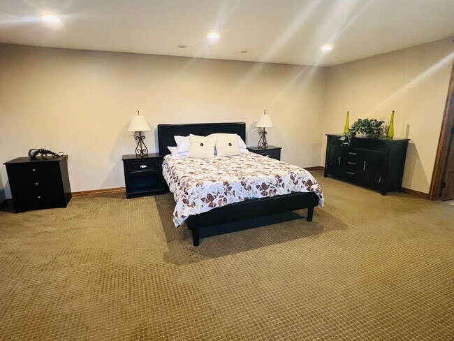 Building Photo - Rare Furnished 1 bedroom in Barndominium i...