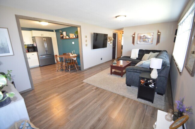 Building Photo - 610 Elizabeth St