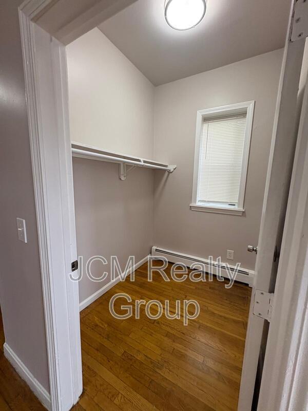 Building Photo - 32 Hartwell St