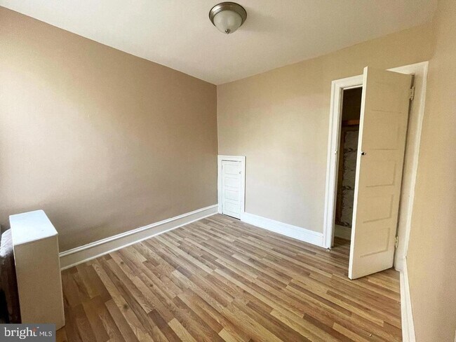 Foto del edificio - 5518 W Godfrey Ave