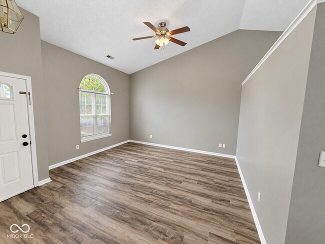 Foto del edificio - 12915 Longleaf Ln
