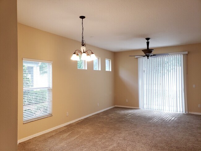 Foto del edificio - Nice 3 Bed 2 Bath Town Home located in San...
