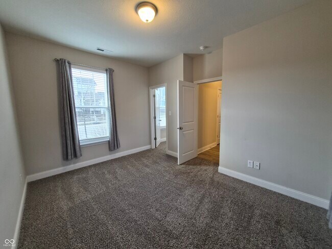 Foto del edificio - 14221 James Dean Dr