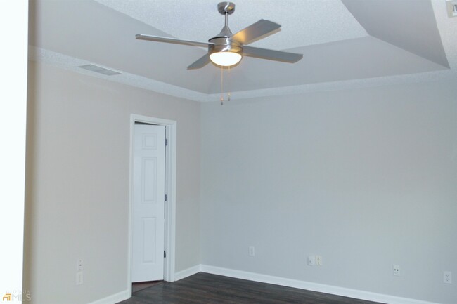 Building Photo - 2117 Kirkland Dr