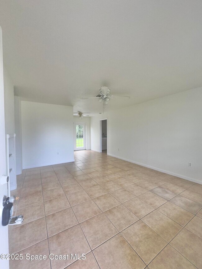 Building Photo - 2511 Sarno Rd