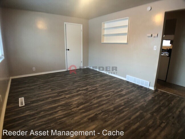 Building Photo - 371 W 500 N