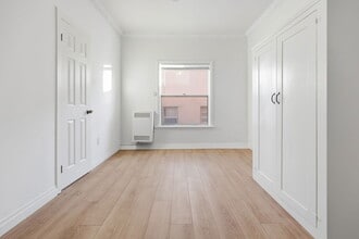 Building Photo - 724 S Mariposa Ave