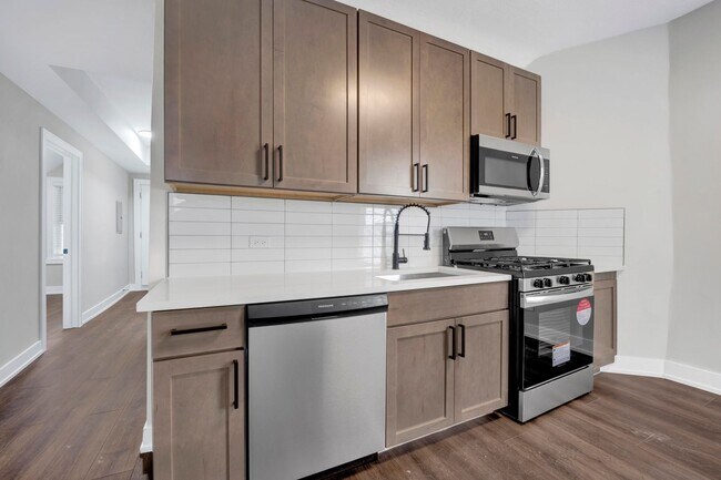 Building Photo - 3040 W Medill Ave