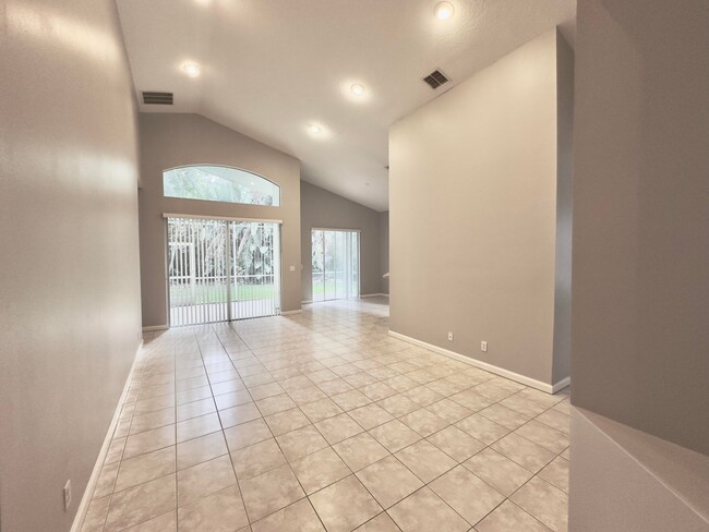 Foto del edificio - ST LUCIE WEST