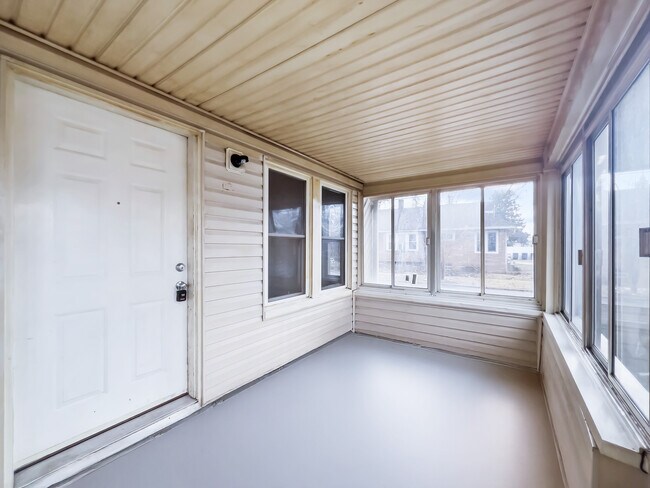 Foto del edificio - 3928 Upton Ave