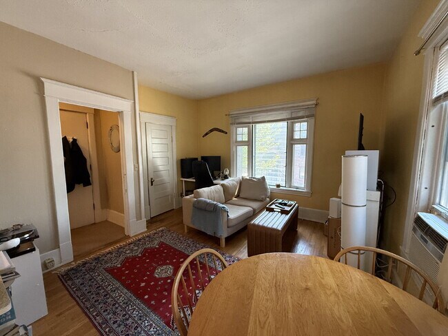 Foto del edificio - Charming 1BR in Historic Douglas Building ...