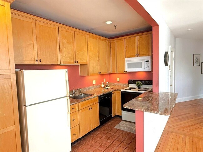 Foto del edificio - 374 Chestnut Hill Ave