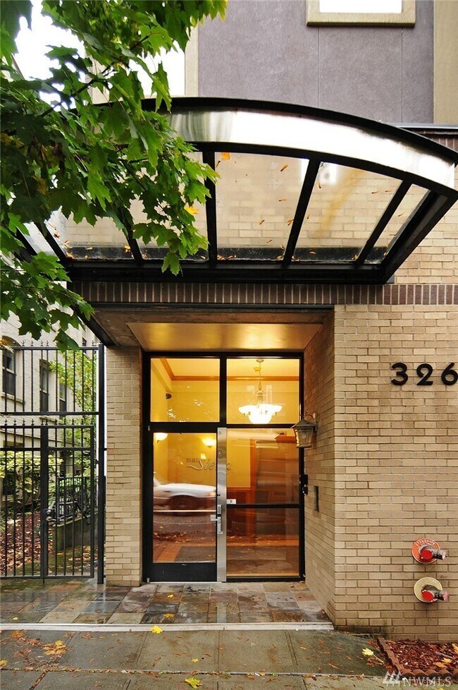 Building Photo - 326 Queen Anne Ave N