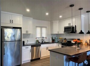 Building Photo - 44 60th Pl