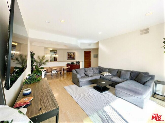 Foto del edificio - 750 S Bundy Dr
