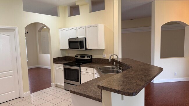 Foto del edificio - 4844 NW North Macedo Blvd