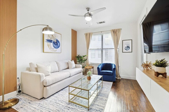 Foto del edificio - 5275 Town and Country Blvd