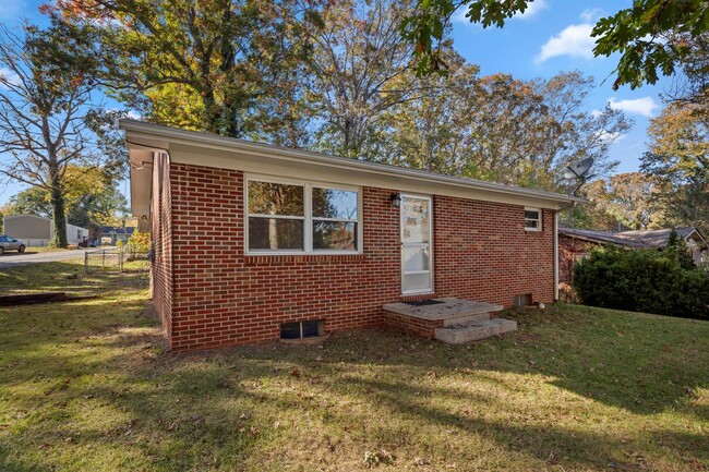 Foto del edificio - Cute House in East Asheville!