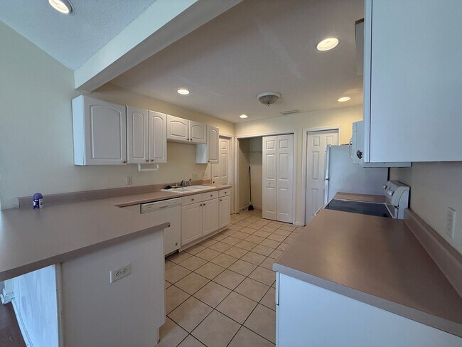 Foto del edificio - 221 Millcrest Dr
