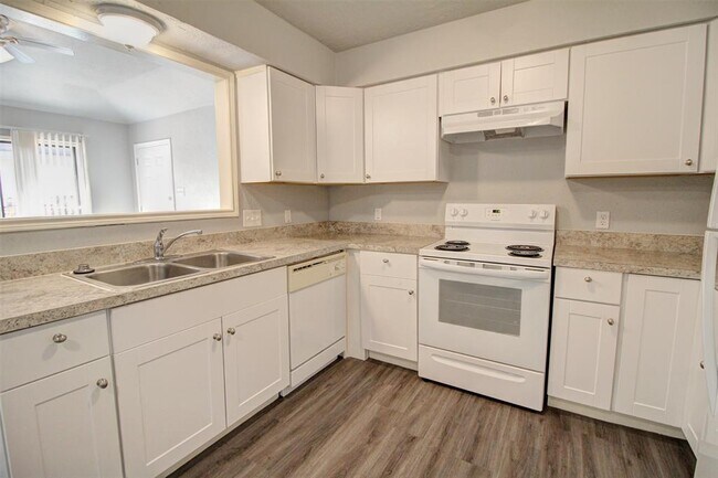 Building Photo - 10029 Emerald Creek Dr