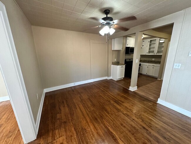 Foto del edificio - Updated 2 bed 1 bath duplex in N OKC