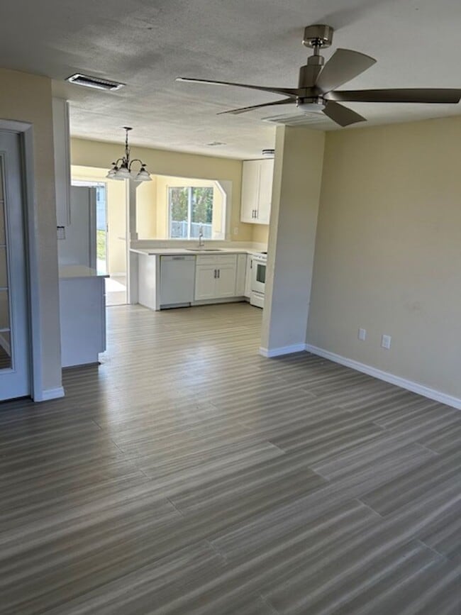 Foto del edificio - Single Family Home