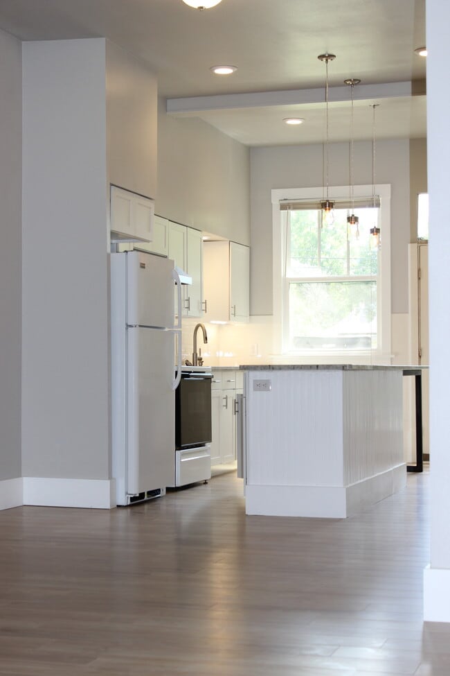 Building Photo - 514 Atwood St.