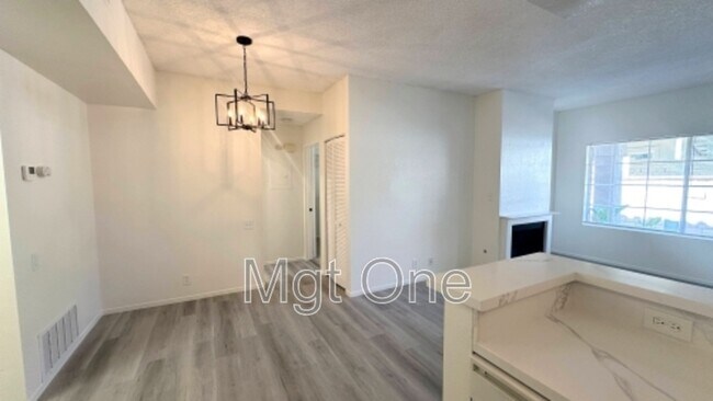 Foto del edificio - 18902 Canyon Hill Dr