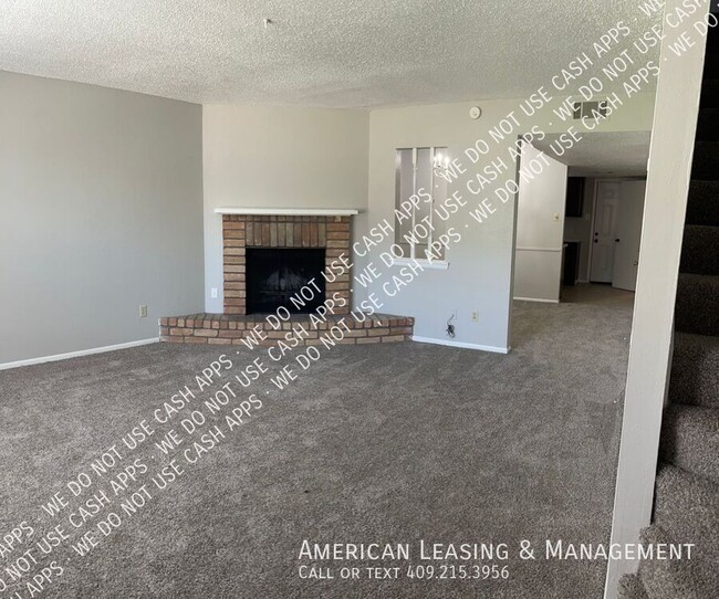 Building Photo - NEW PRICE & MOVE-IN SPECIAL!