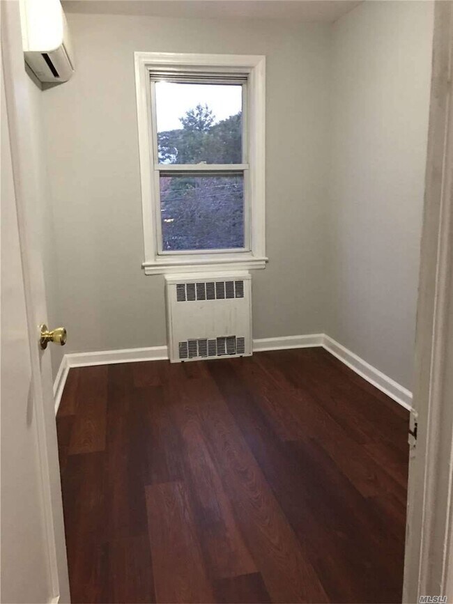 Building Photo - 698 Fresh Meadow Ln