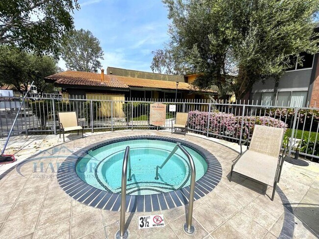 Foto del edificio - 23312 Marigold Ave
