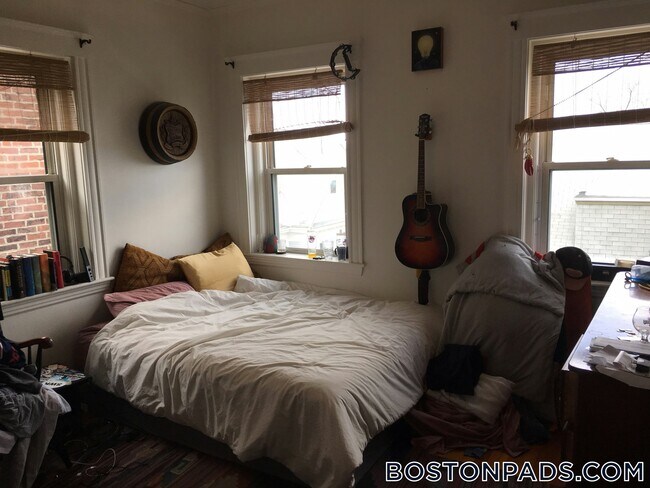 Building Photo - 163 Summer St