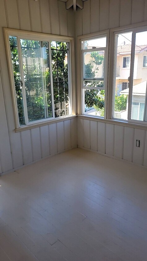 Foto principal - 200 N Sierra Vista St