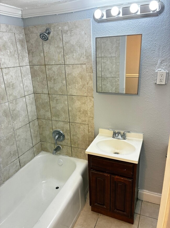 Building Photo - 311 W Ashley St