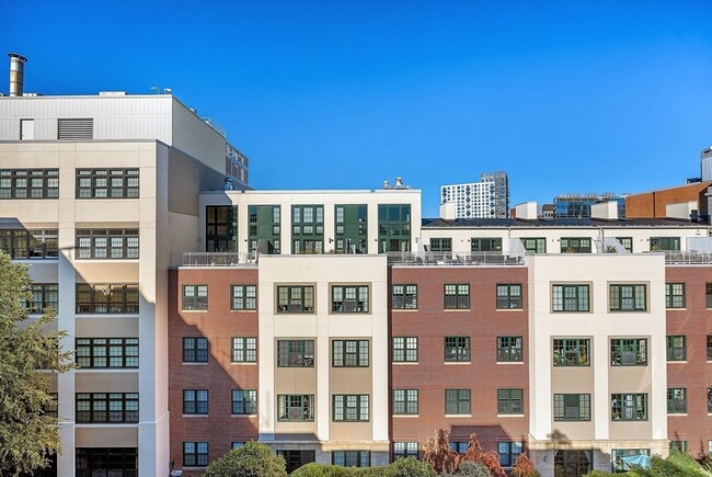 Building Photo - 17 Otis St