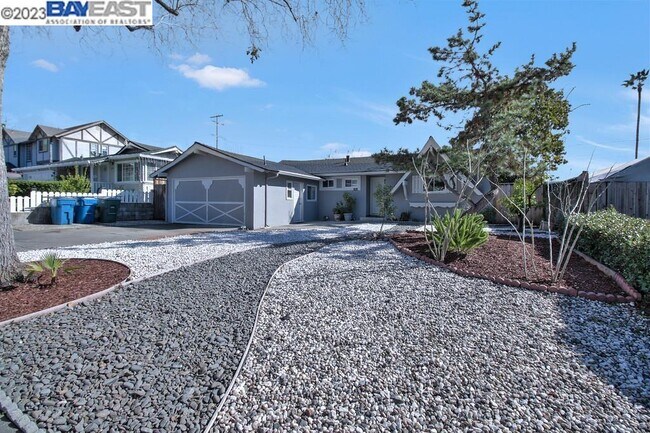 Building Photo - 1864 Canton Dr