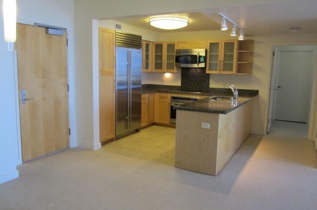 Building Photo - 2 BD / 2 BA Condo in Kakaako!