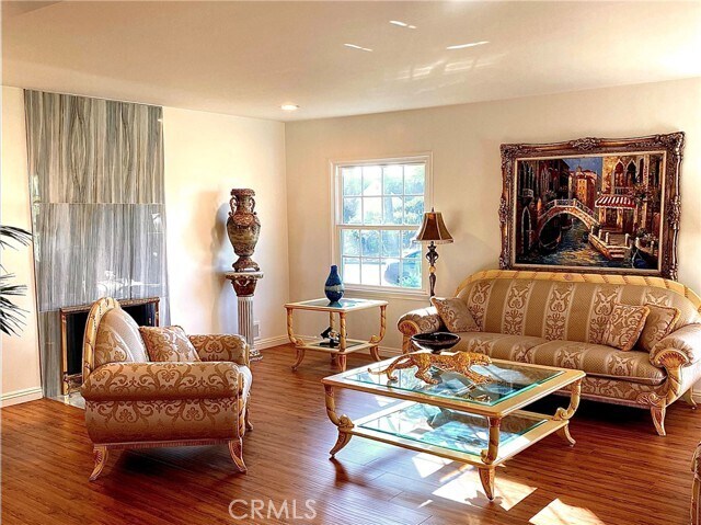 Foto del edificio - 6114 Camellia Ave