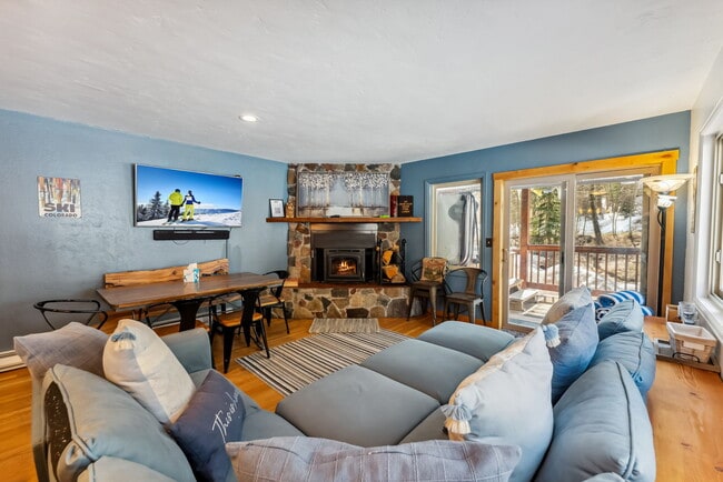 Building Photo - 876 Broken Lance Dr