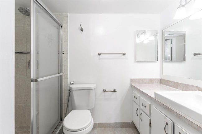 Building Photo - 1811 Sabal Palm Dr
