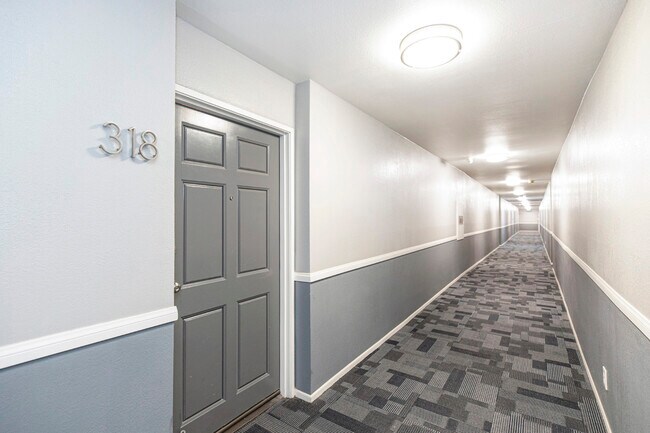 Building Photo - 460 Oak St