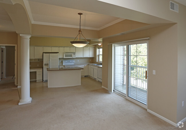 Dos habitaciones - Área de comedor - Lake Hazeltine Woods