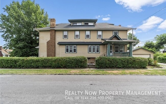 Foto del edificio - 5 Bedroom Townhome